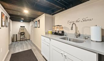 132 S GARFIELD St, Arlington, VA 22204