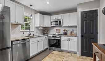 21 Sun Aire Dr, Arnold, MO 63010