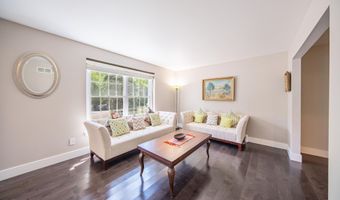 3085 N Foxridge Ct, Ann Arbor, MI 48105