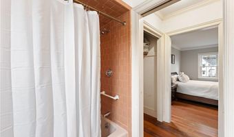 6 Knowlton Ct, Bristol, RI 02809