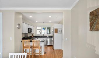 22 Bateman Ave, Newport, RI 02840