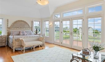 41 Castle Hill Ave, Newport, RI 02840
