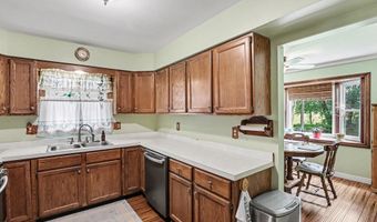 302 Westwinds Dr, Almont, MI 48003