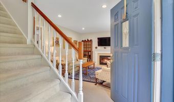 19 Oak Leaf Cir, Coventry, CT 06238