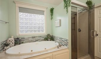 4417 N 141st St, Basehor, KS 66007