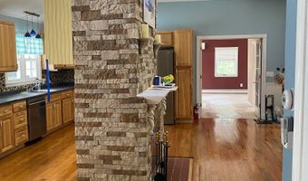 18 Beach Park Rd, Clinton, CT 06413