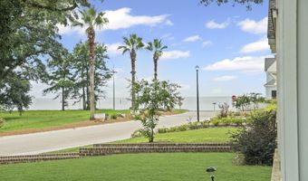 121 Grande View Dr, Biloxi, MS 39531