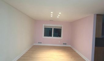 7913 CHARLESTON Ct, Bethesda, MD 20817