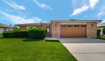 2042 W Spring Ridge Dr, Arlington Heights, IL 60004