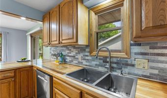 135 Knollwood St W, Annandale, MN 55302