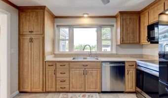 136 Juniper Ln, Berlin, CT 06037