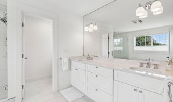 239 A Foreside Rd, Falmouth, ME 04105