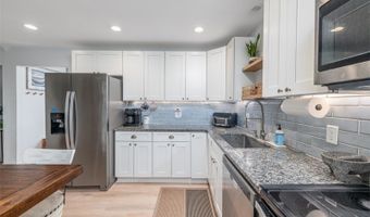 1 Robins Ter, Alloway, NJ 07422