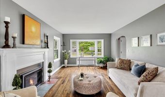 28 Loudon Pkwy, Albany, NY 12211