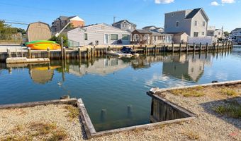 205 Cedar Dr, Bayville, NJ 08721