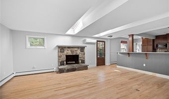 130 W Main St, North Kingstown, RI 02852
