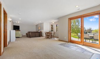 8409 Sunset Cir, Brandon, SD 57005