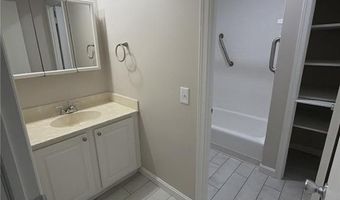 3 Admiralty Dr 01-07, Middletown, RI 02842