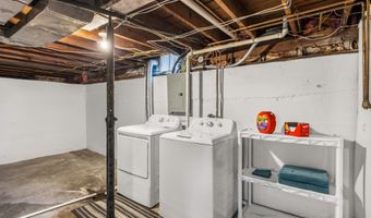 425 N 9th St, Adel, IA 50003