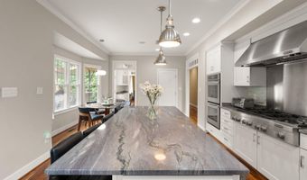 4226 40TH St N, Arlington, VA 22207