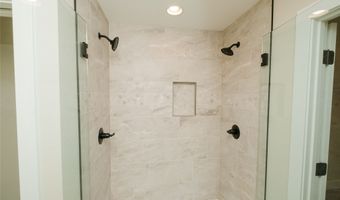 602 E Vista Lake Ave, Polk City, IA 50226