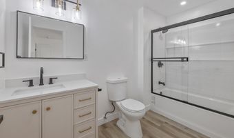 11456 Manzanita St, Armona, CA 93202