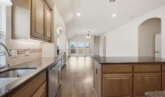 515 Lakeview Dr, Alvarado, TX 76009