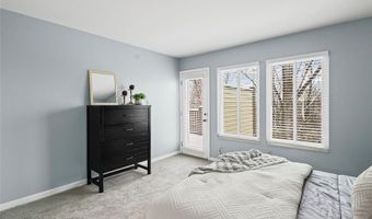 1872 Ridgeview Circle Dr, Ballwin, MO 63021