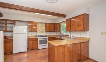 918 King St, Baldwin City, KS 66006