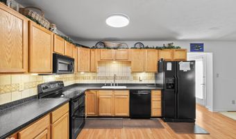 923 Stave Oak Dr, Beech Grove, IN 46107