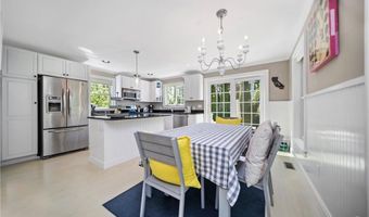 9 Casey Ct, Newport, RI 02840