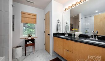 26 Winnfred St, Asheville, NC 28806