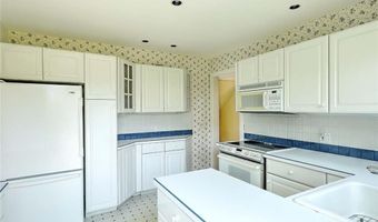 10 Roosevelt Ave, Lincoln, RI 02865