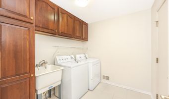 5521 Lohr Lake Dr, Ann Arbor, MI 48108
