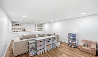 195 Shawnee Trl, Aurora, OH 44202