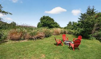8 SOUTHWEST Rd, Narragansett, RI 02882