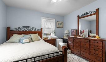 41 Perry Ave, Middletown, RI 02842