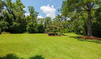 103 Bear Crk, Adel, GA 31620
