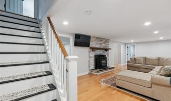 15 Birchwood Dr, Cumberland, RI 02864