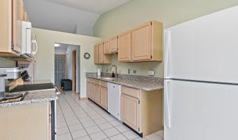 2040 Honey Locust Dr, Algonquin, IL 60102