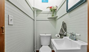 32 Thurston Ave A, Newport, RI 02840