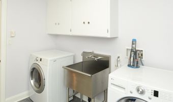 123 El Toro Dr, Bristol, CT 06010