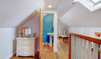 24 Hunter Ave, Newport, RI 02840