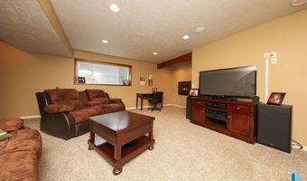 712 S 7th Ave, Brandon, SD 57005
