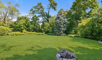 21 Hamilton St, Amityville, NY 11701