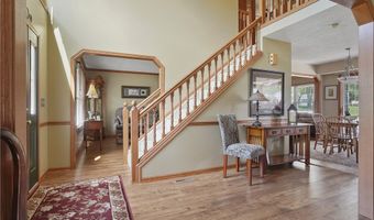 2202 Martin Crest Dr, Akron, OH 44312