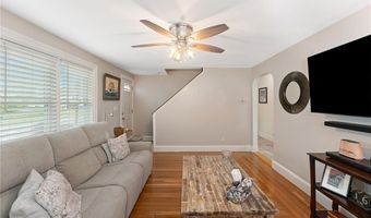 32 Waterman Ave, Johnston, RI 02919