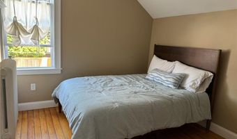 11 Ann St, Newport, RI 02840