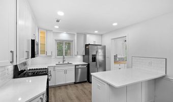 7408 MASONVILLE Dr, Annandale, VA 22003