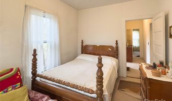 141 Burleson Dr, Bakersville, NC 28705